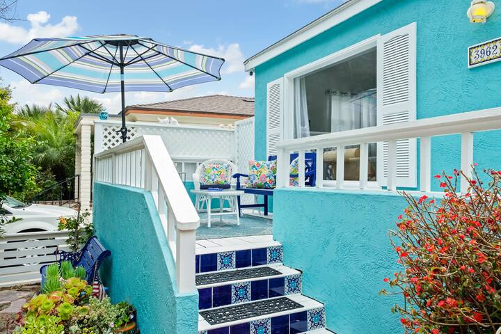 Charming Crown Point Cottage 1 Block to the Bay!