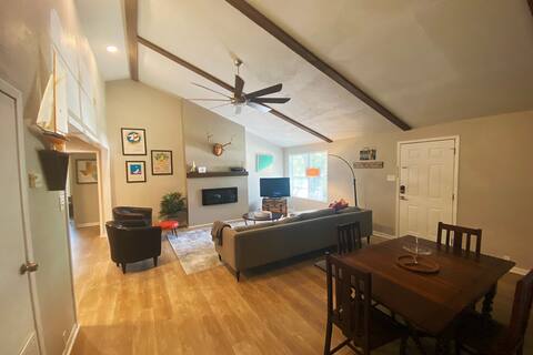 Spacious Modern Lake Retreat near the Waterfront!