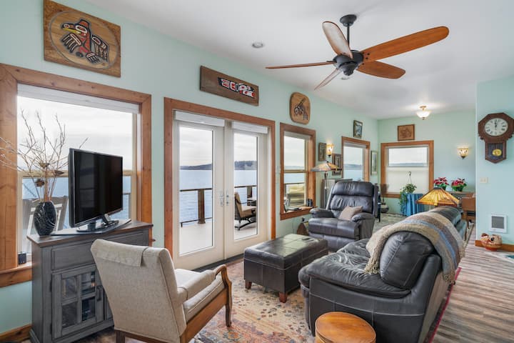 Sunrise Beach House     A Paradise Getaway - Gig Harbor, WA