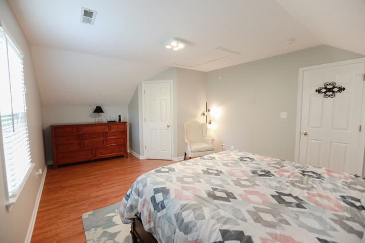 Upstairs bedroom - queen. Closet and dresser 