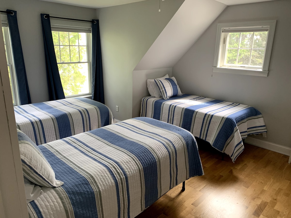 Lytton Comfort Plush twin XLs 2 ตัวและ Nectar twin 1 คู่  คู่ XL สามารถดันเข้าด้วยกันได้อย่างง่ายดายเพื่อให้เป็นเตียงคิงไซส์ XL 1 หลัง