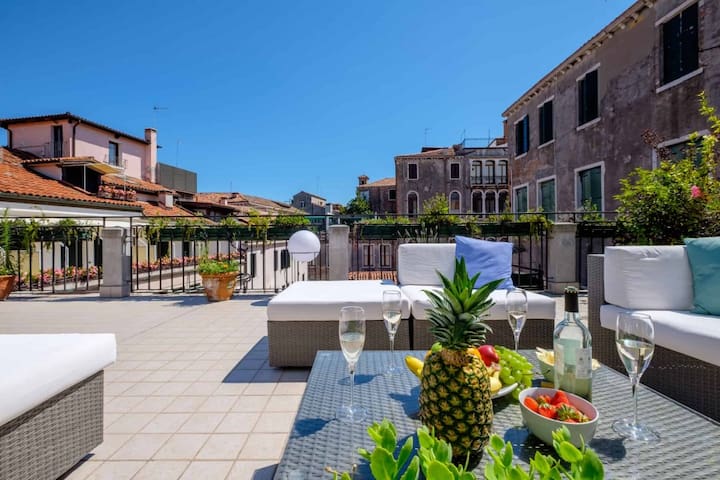 TOP LOCATION ST MARK up to 13 ppl. WIDE TERRACE