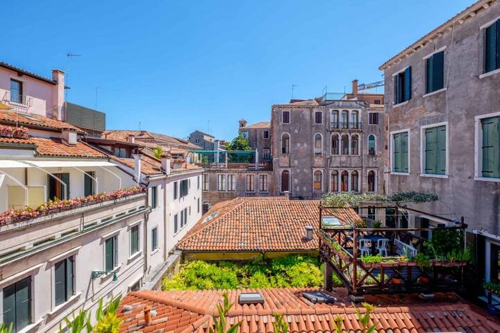 TOP LOCATION ST MARK up to 13 ppl. WIDE TERRACE gallery image 3