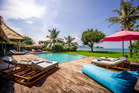 Unique 4 BR villa with breathtaking beachfront