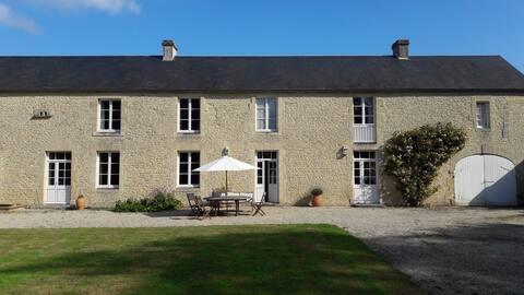Vast family home, countryside near the sea