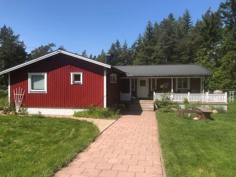 Spacious house with large garden, close to the sea and lake