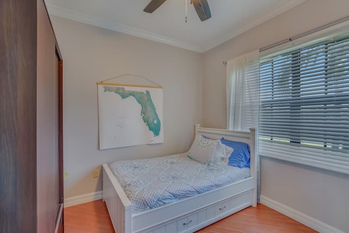 Quest bedroom #3 with full bed over single trundle bed