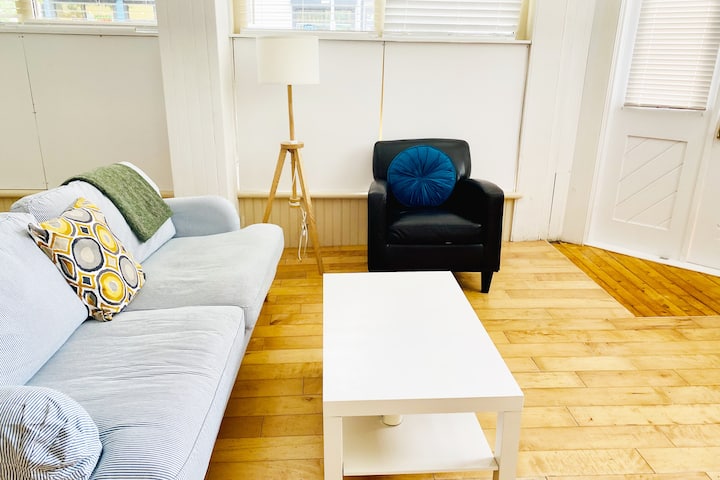Converted 1895 Corner Store Loft In Schmidville - Halifax Regional Municipality