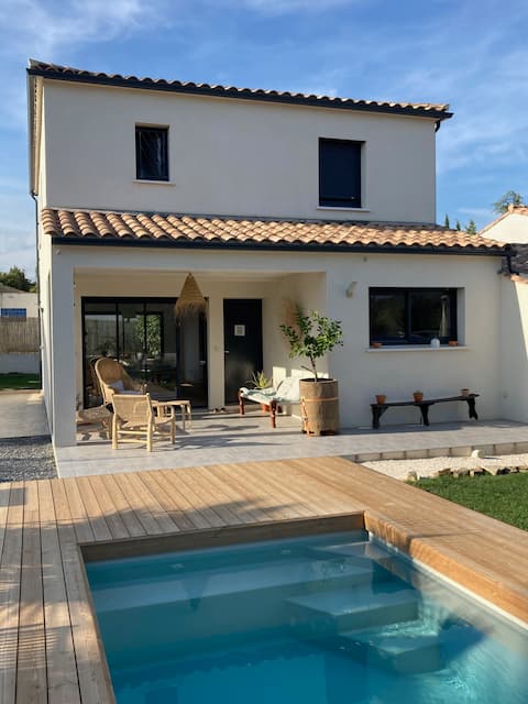 Contemporary villa with pool in Valflaunès