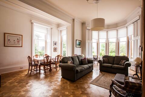 Stunning Victorian main door apartment