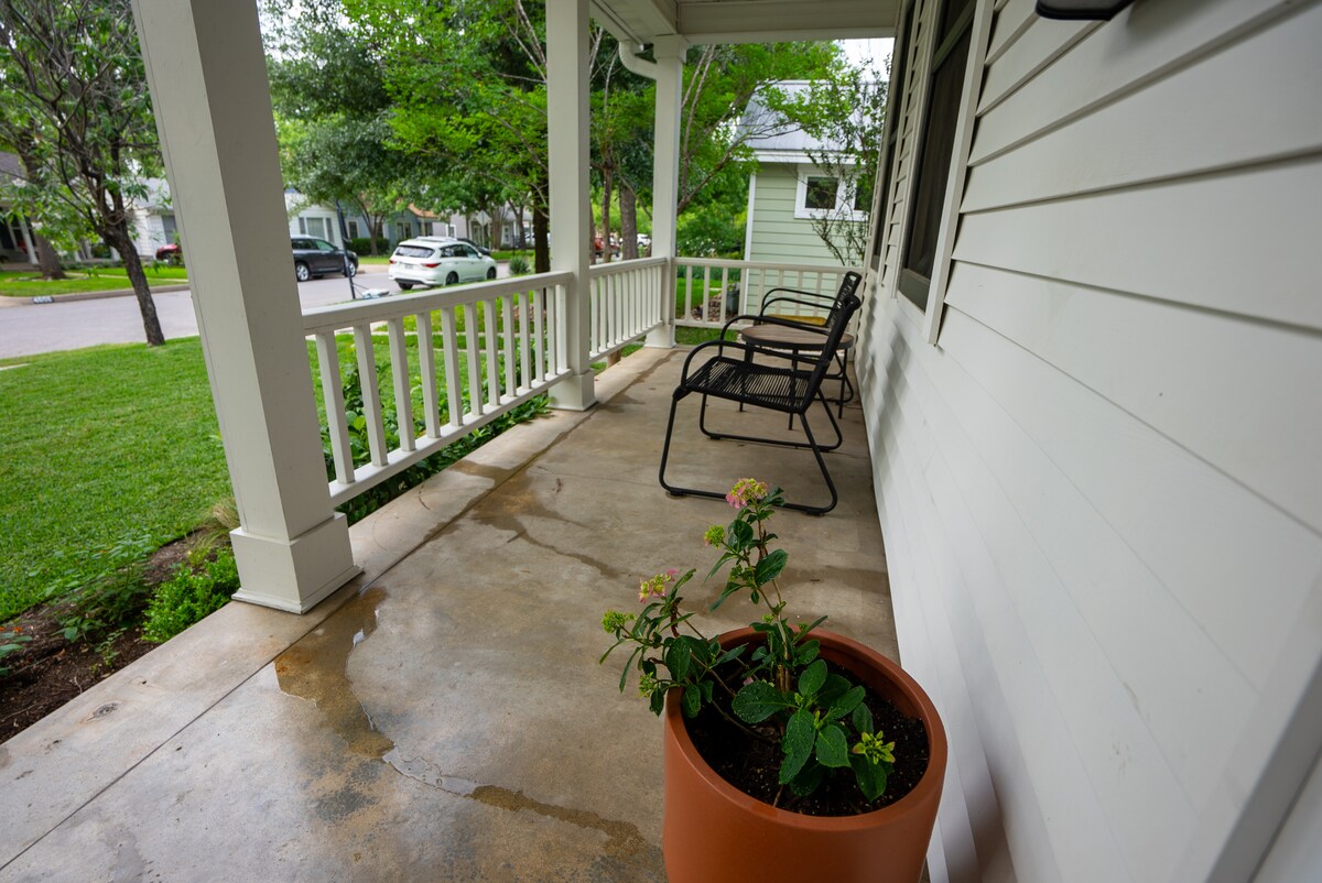 Austin Bungalow with Big Outdoor Space + Grill