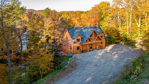 Old-fashioned cottage at Laurette & Tom's