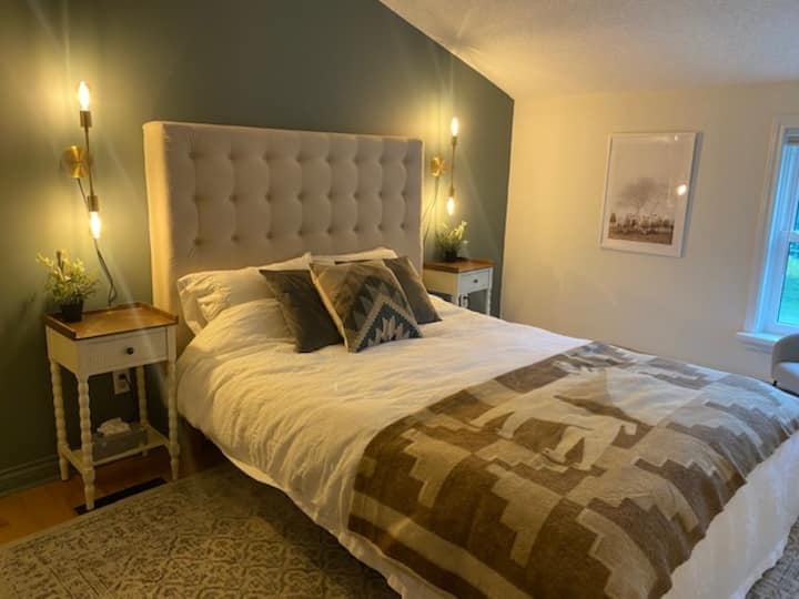 Bedroom with queen bed