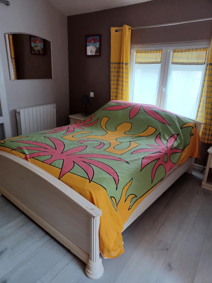 Стая с легло от 140 на 190. Налични са телевизор и Wi - Fi