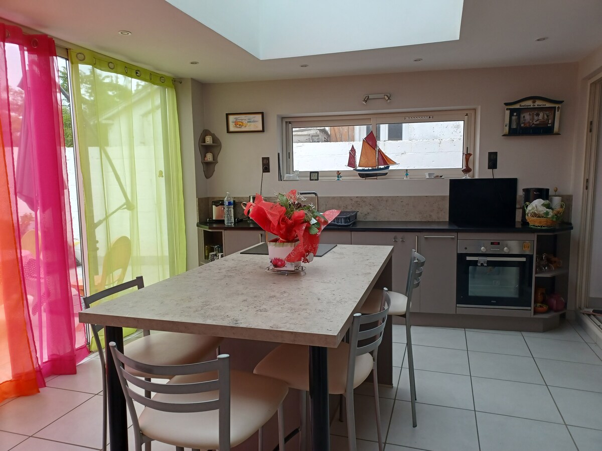 Successful Airbnb property: Equipped apartment with garden terrace. in Trébeurden