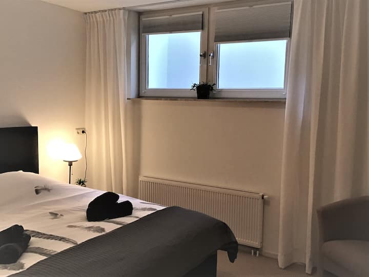 Spavaća soba 3 s velikim ormarom s gumicom