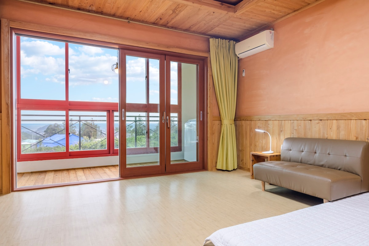 Pogled na more, prostrana spavaća soba