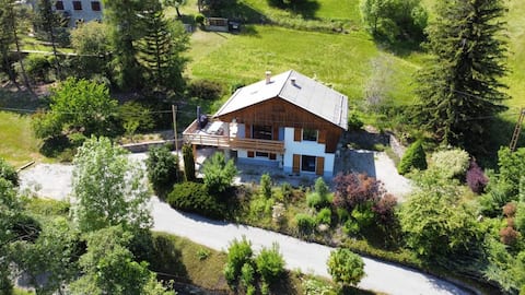 Luxury cottage with mountain view in Val d'Allos