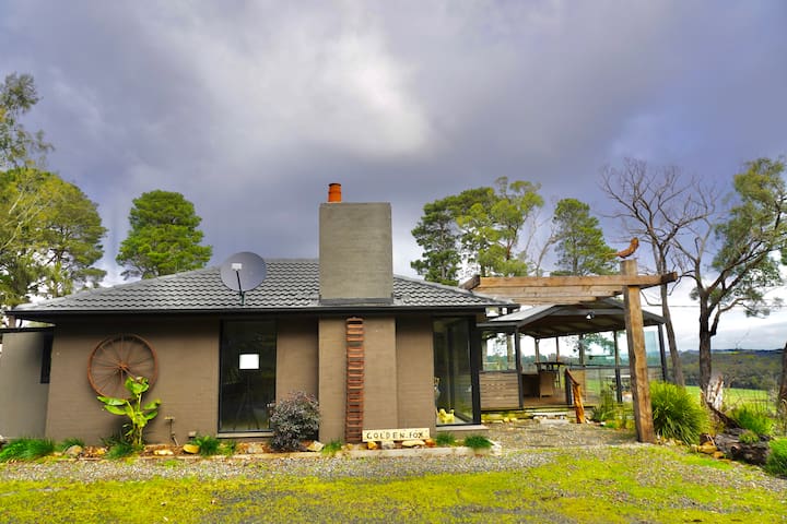 10 Acre Golden Fox Villa in Dandenong Ranges gallery image 2
