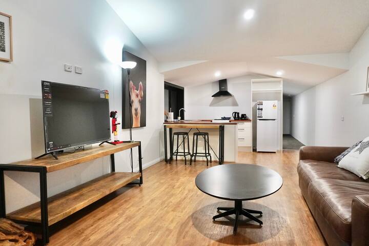 10 Acre Golden Fox Villa in Dandenong Ranges gallery image 3