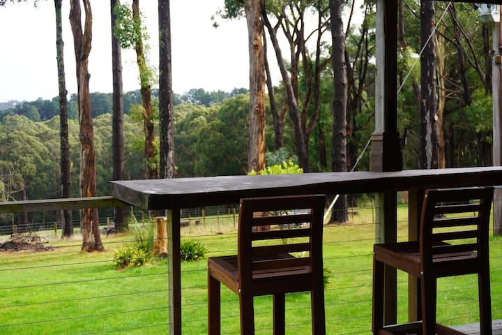 10 Acre Golden Fox Villa in Dandenong Ranges gallery image 4