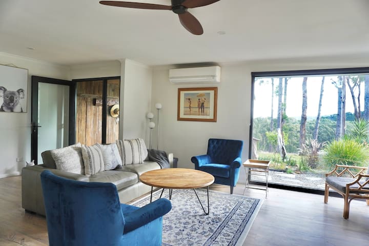 Gorgeous villa 10 acre of land/5Beds+2Bth gallery image 3