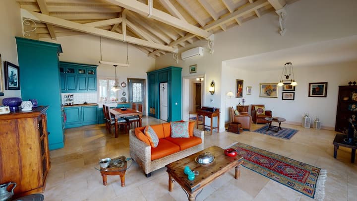 Karaburun Saip Taş Villa - Karaburun