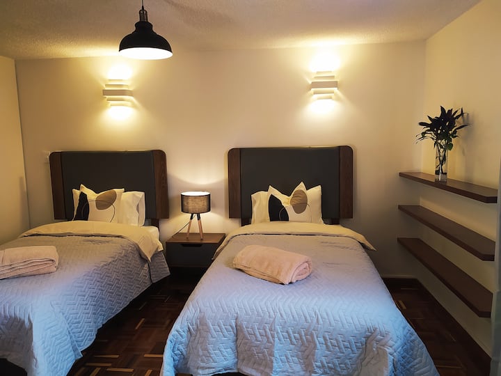 ห้องนอน 4
มีเตียงแฝด 2 หลังเป็นห้องที่ใหญ่ที่สุดของบ้าน