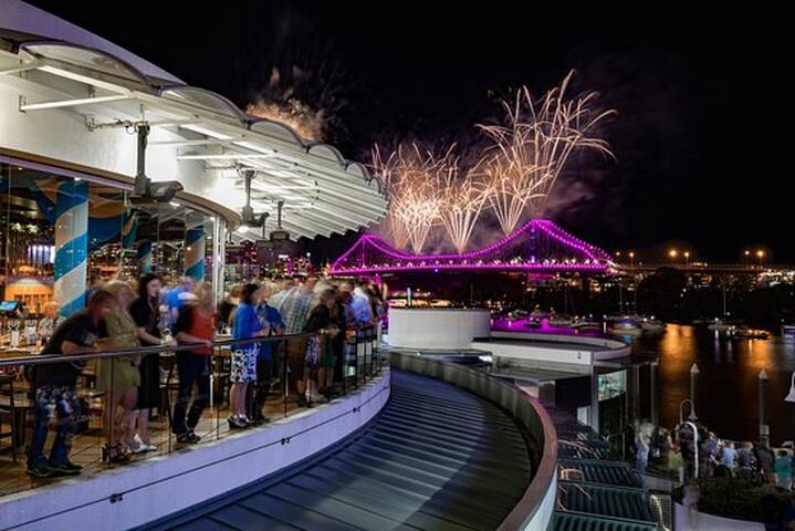 2BR WITH VIEWS OF THE FAMOUS HOWARD SMITH WHARVES