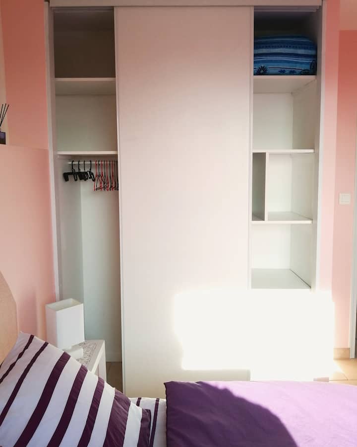 Ulaz u ormar s vješalicama i dodatnim poplunom