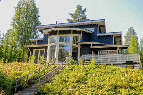 Villa Spirit - Moderni hirsihuvila järven rannalla