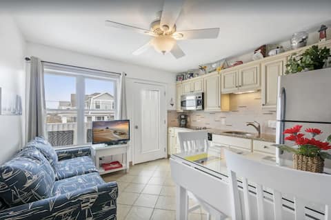 1-Bedroom oceanblock condo AND 140' from beach