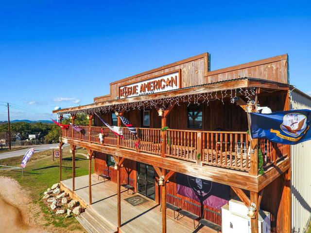 The Rogue Loft. Large and Spacious getaway gallery image 2