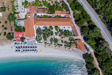 Psarianos Beach Front Apartment for Two, Panormos