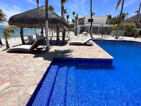 "Villa La Jolla" Peaceful Oceanfront Hacienda