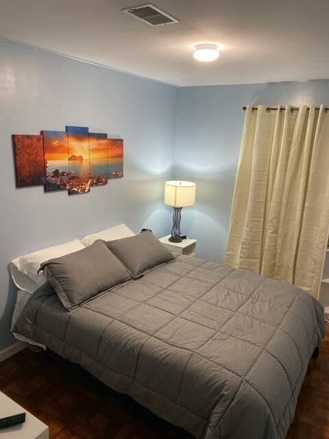 AWESOME 2-Bedroom Apt Less Than 30 Min To NYC