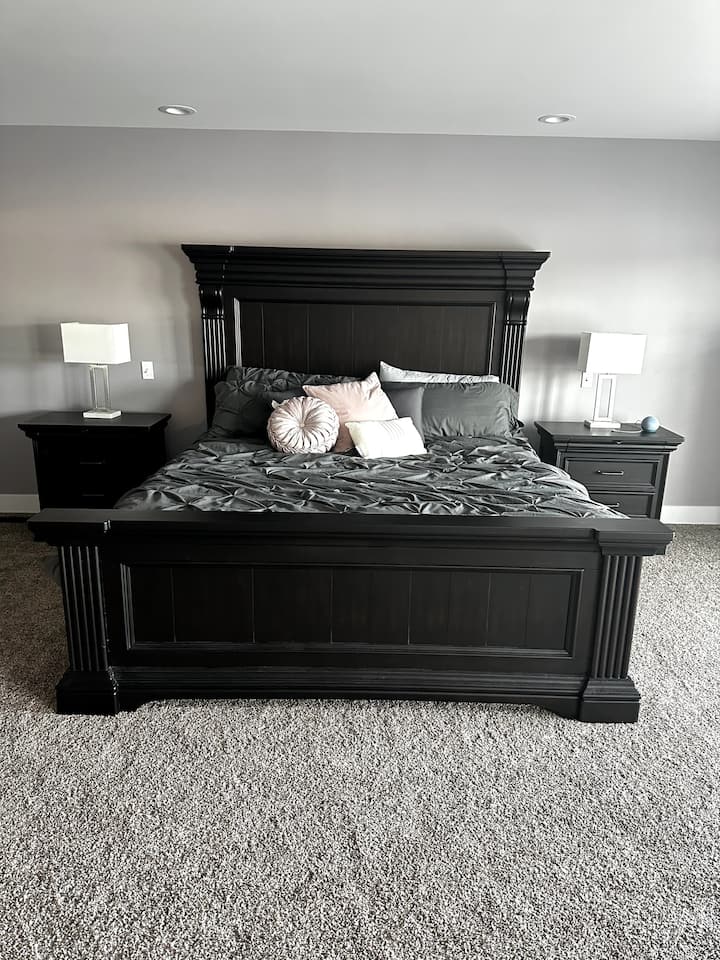 غرفة النوم رقم3/سرير كينج رئيسي
