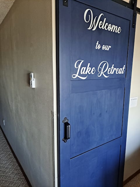 Center Lake Retreat  Entire Lower Level Walk Out