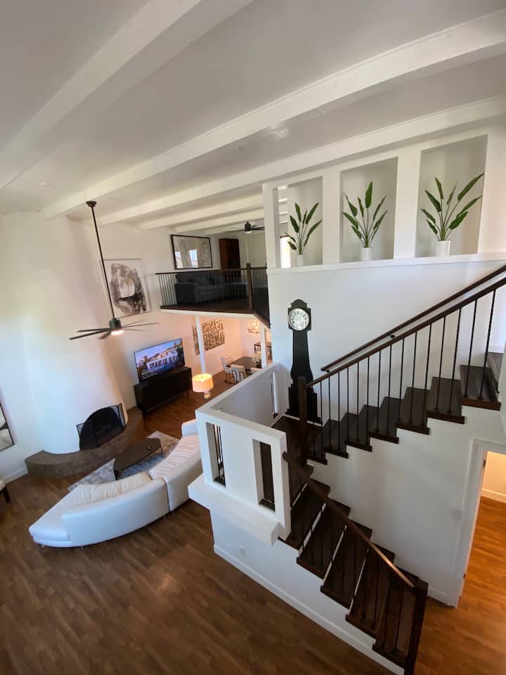 Luxurious, Spacious 4 Br, 2.5 Ba Residence In Unbeatable Downtown Location - Scottsdale, AZ