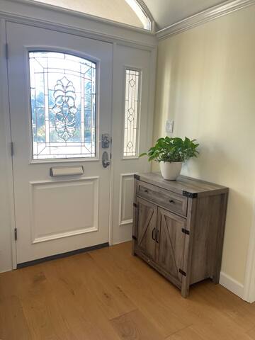 4 Bedrooms house near Stanford gallery image 4