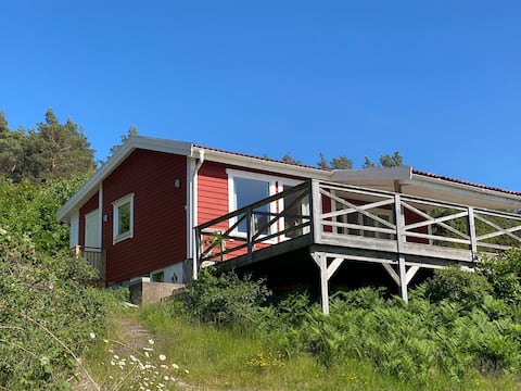 Popular Airbnb listing: Renovated vacation home with fantastic ocean view in Stenungsund