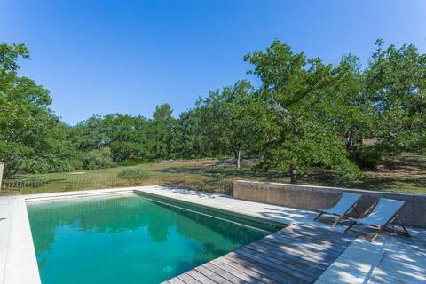 Nice villa with great calm