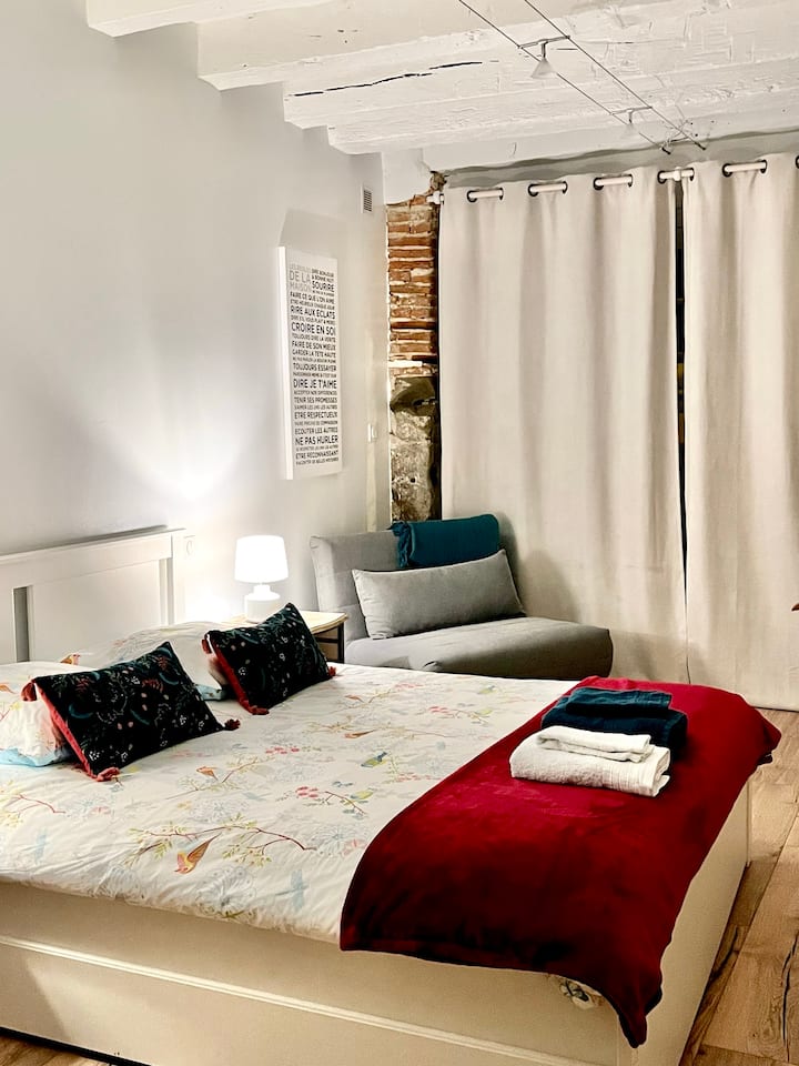 Slaapkamer 1 met een bed van 160 cm + een slaapbank voor één persoon
Een slaapkamer met een bed van 160 cm breed + een open bed voor 1 persoon 