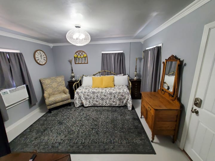 The Little Jewel Apt #1 - Kingman, AZ