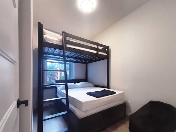 Privatna spavaća soba 2 - 1 bračni krevet + 1 bračni krevet