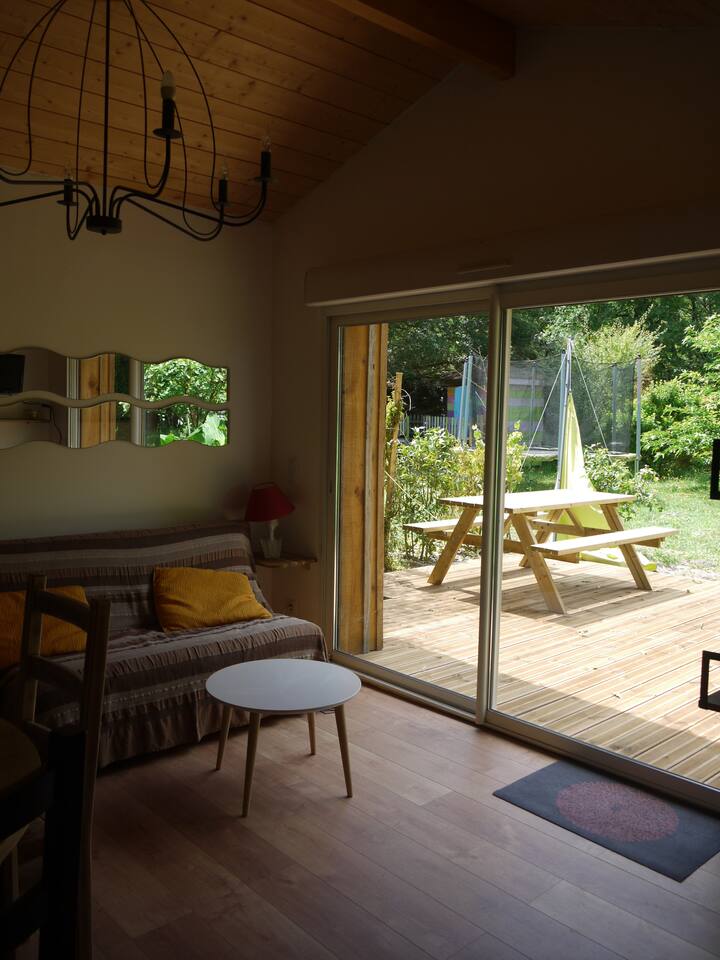 Cabane En Bois Au Milieu De La Nature - Biganos