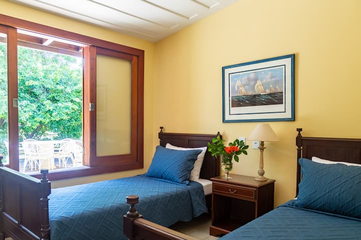 Priestranný apartmán č.3 novo zrekonštruovaný s dvoma samostatnými lôžkami. Všetky spálne majú pod posteľou samostatný matrac.