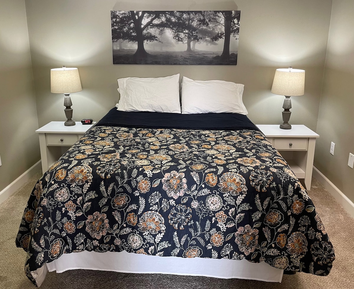 Spavaća soba s bračnim krevetom (širine 150 - 179 cm).