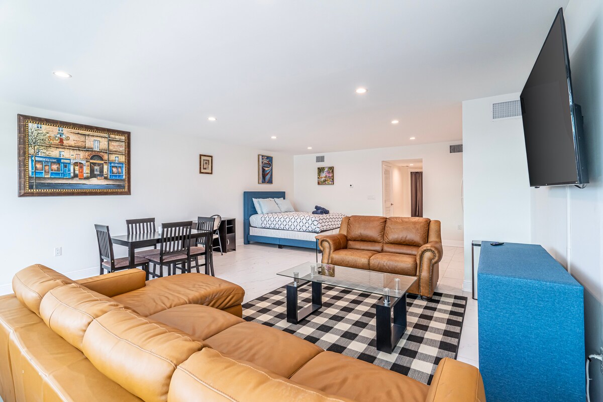 Pops of color and natural light: This living room is where style meets comfort.