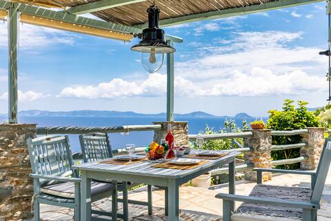 Villa with private pool and views to Aegean